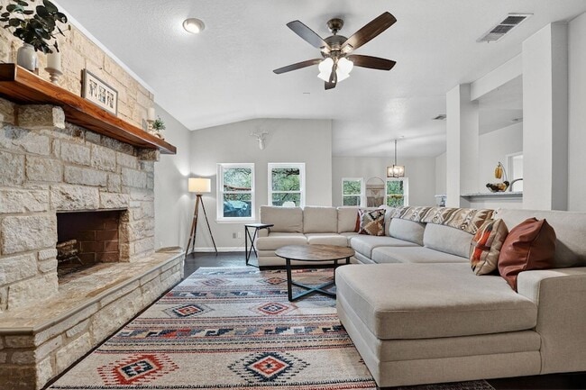 Foto del edificio - 14906 Foy Dr