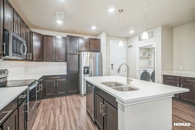 Foto del edificio - Charming 2BR Condo in Littleton
