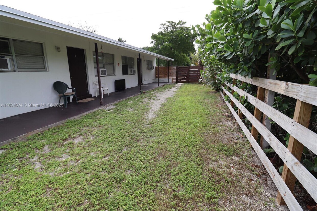 Foto principal - 271 NW 41st St