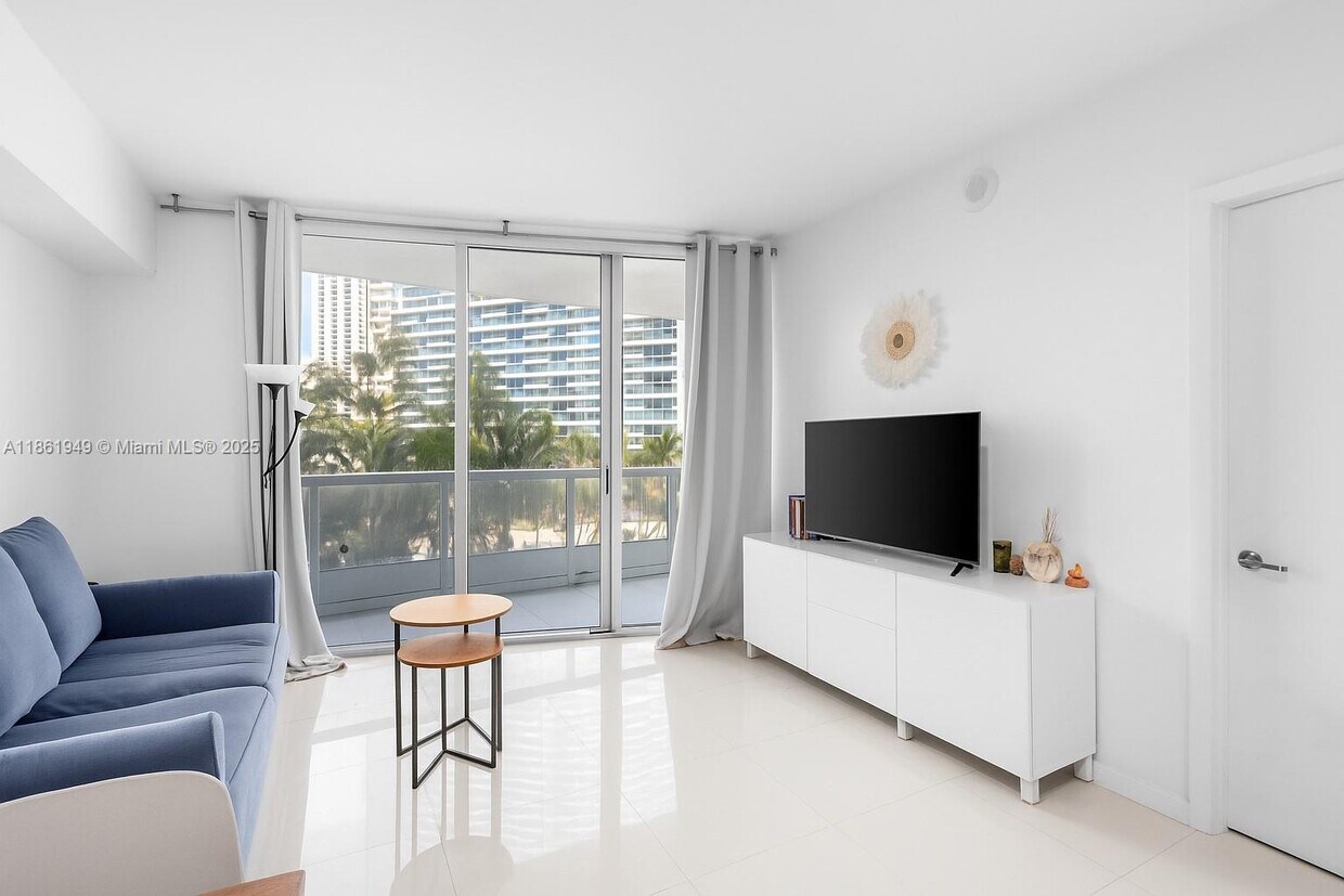 Primary Photo - 465 Brickell Ave