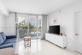 Building Photo - 465 Brickell Ave