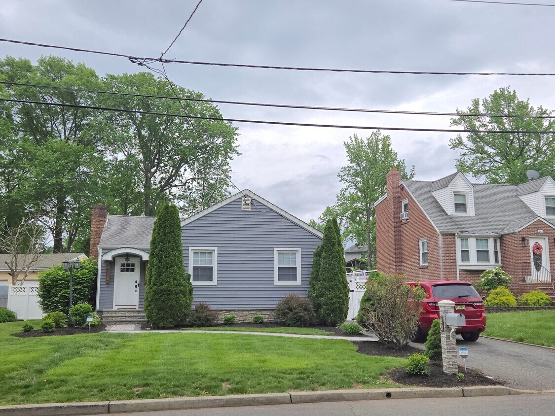 Primary Photo - Beautifully updated, ranch style single fa...