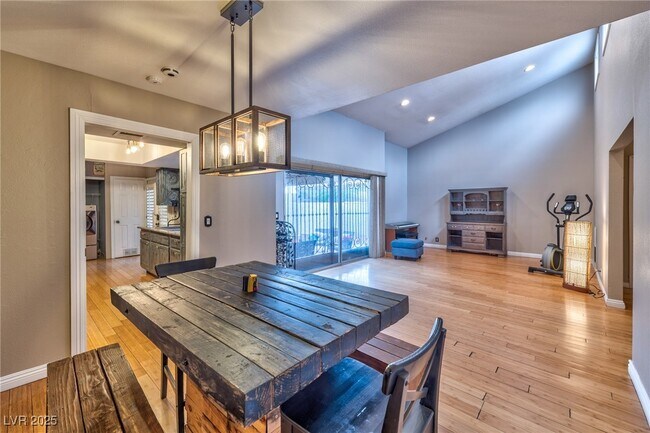 Foto del edificio - 39 N Moonlight Dr