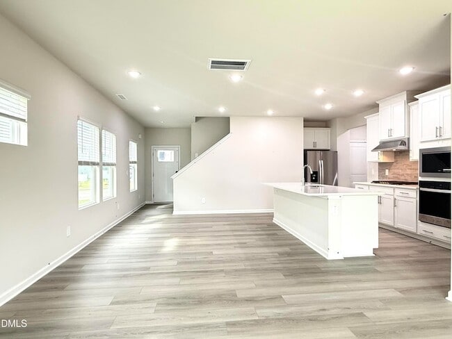 Building Photo - 1008 St Lawrence Dr