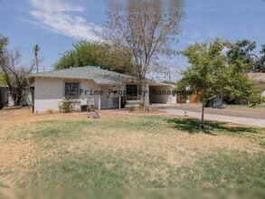 Building Photo - 9430 N 11th Pl
