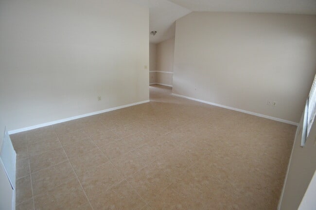 Building Photo - APOPKA: Seminole County Schools! AVAILABLE JULY 16th!