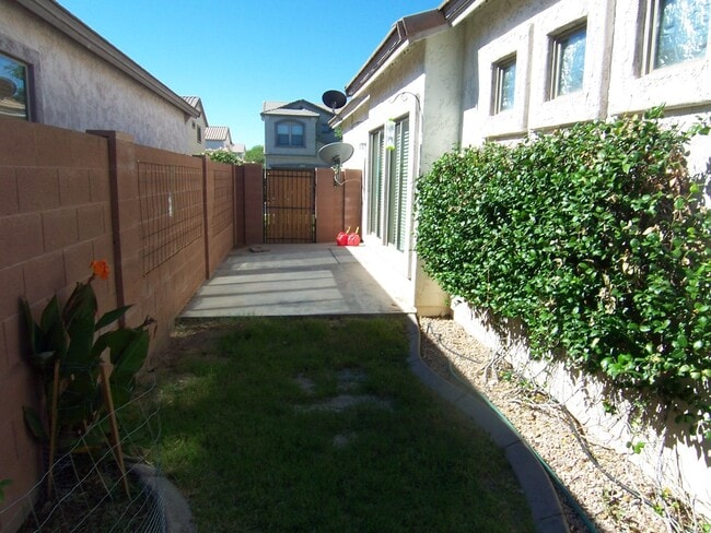 Building Photo - 3-Bedroom Home in Gated E Mesa Community