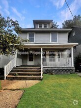 Building Photo - 865 Bates St SE