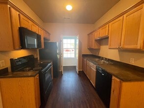 Building Photo - 105-107 Sunburst Ct