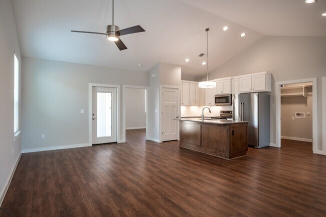 Building Photo - 3 Brookmeadow Dr