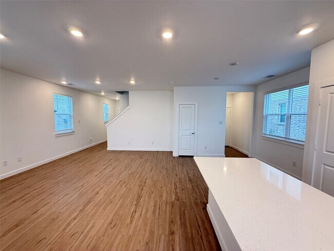 Building Photo - 5111 Visionary Dr