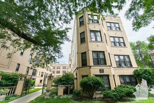 Foto del edificio - 3823 N Greenview Ave