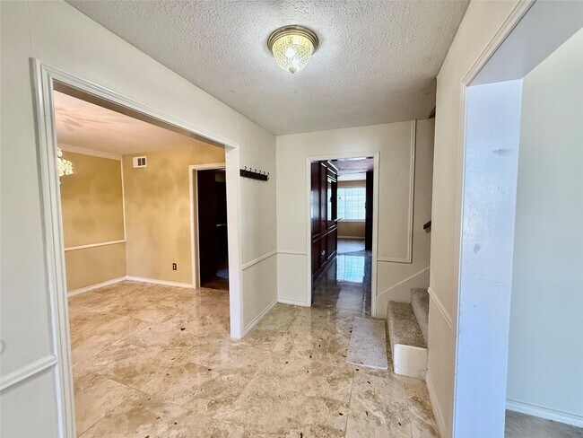 Foto del edificio - 6714 Brittany Park Ln