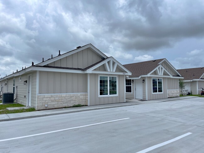 Building Photo - 2207 Northridge Ave