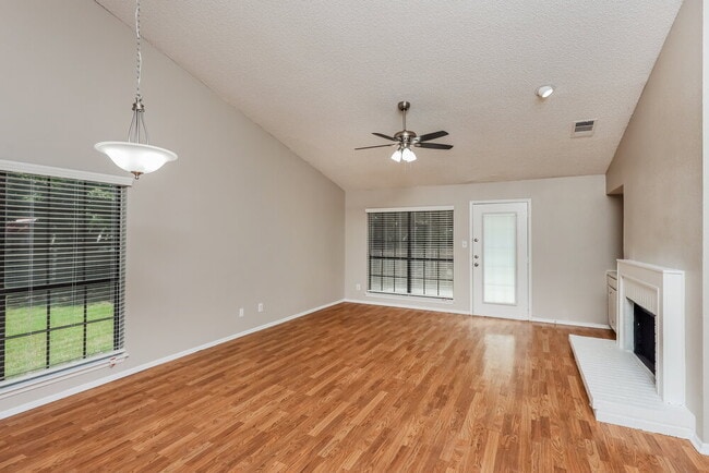 Building Photo - 236 Sunset Dr