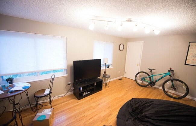 Building Photo - Charming Englewood Home | 3 Bed + 2 Bath Near South Broadway & Harvard Gulch