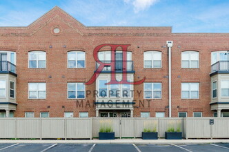 Building Photo - 925 Ingleside Ave