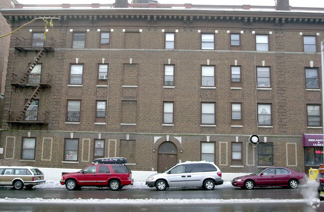 Building Photo - 118-124 Ward St