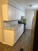 Building Photo - 2418 Whitegate Dr