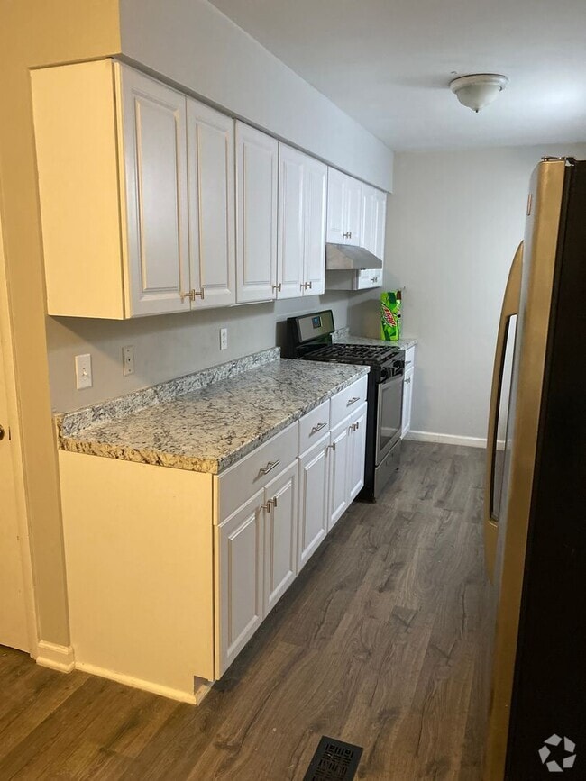 Building Photo - 2418 Whitegate Dr