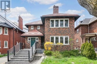 Building Photo - 896 Avenue Rd