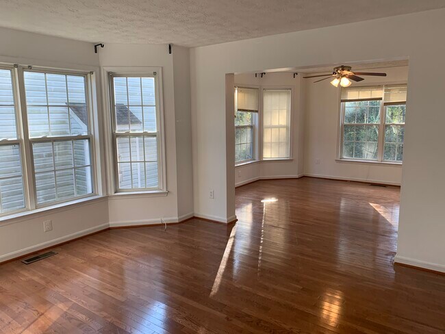 Dining area and secondary living area - 9248 Stream View Ln