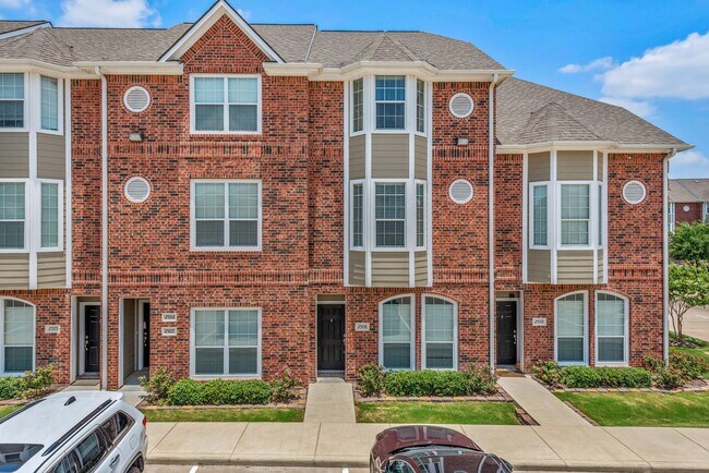 Foto del edificio - August 2025 Pre-Lease! 4 Bed/4.5 Bath at L...