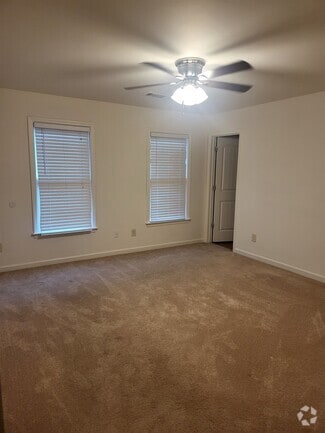 Building Photo - 45 Jacobs Ln