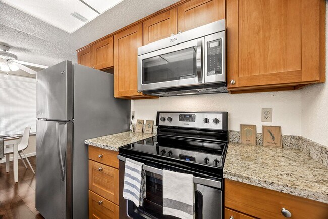Foto del edificio - Charming 2 bed, 1 bath Lynnwood Condo, $1695/mo.