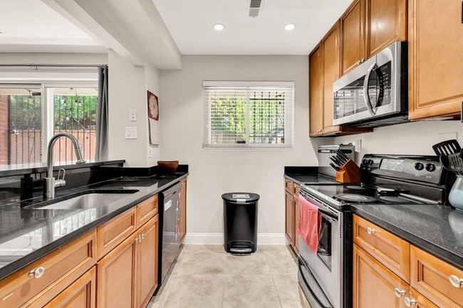 Foto del edificio - 1384 Bryant St NE