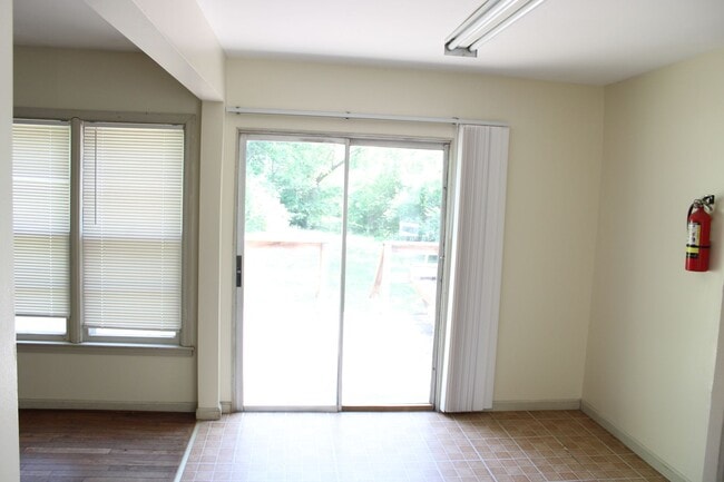 Building Photo - 1718 Pierre St