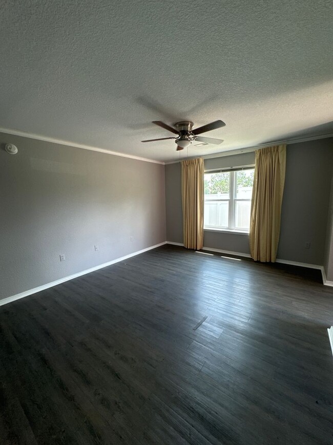 Building Photo - BARLING SOUTH H DUPLEX