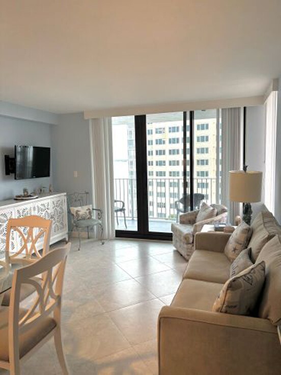 Foto del edificio - 8701 Estero Blvd