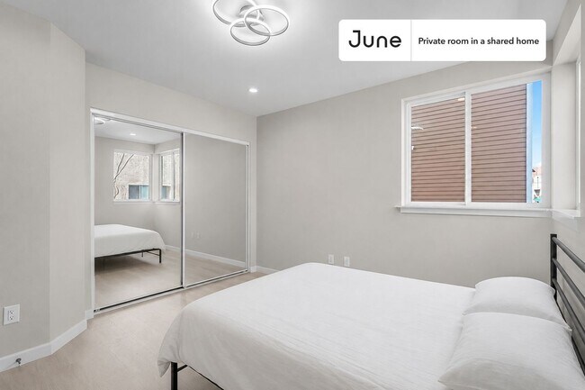 Building Photo - Room in Shared 5 bed/5 bath home in Boyle Heights