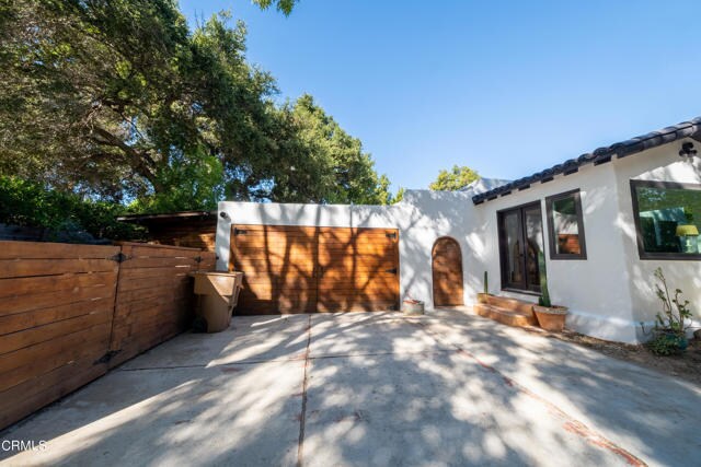 Building Photo - 105 Fernando Dr