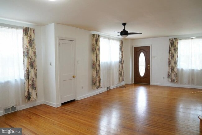 Building Photo - 244 Williams Rd