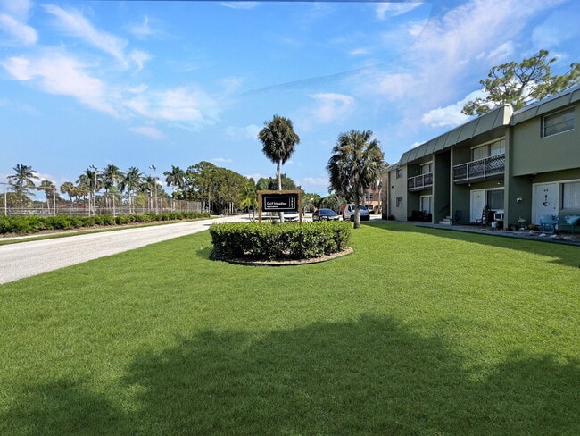 Building Photo - 1852-A Golf View Avenue #10