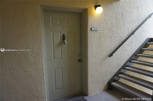Foto del edificio - 630 S Park Rd