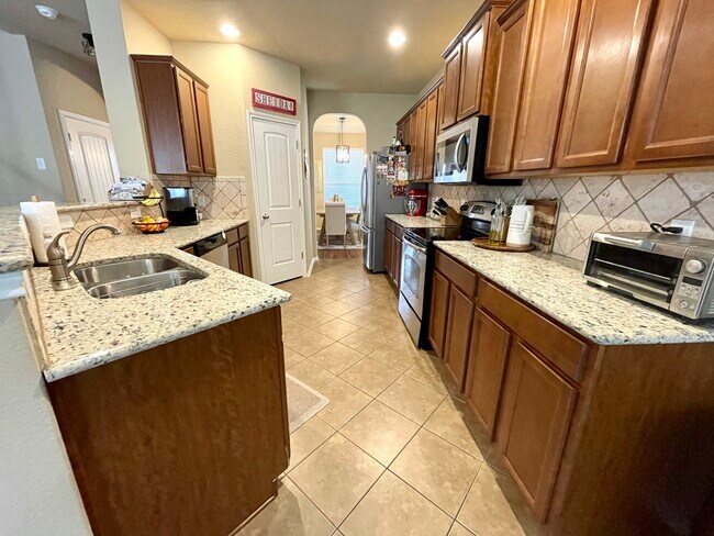 Building Photo - 21634 Seminole Oaks