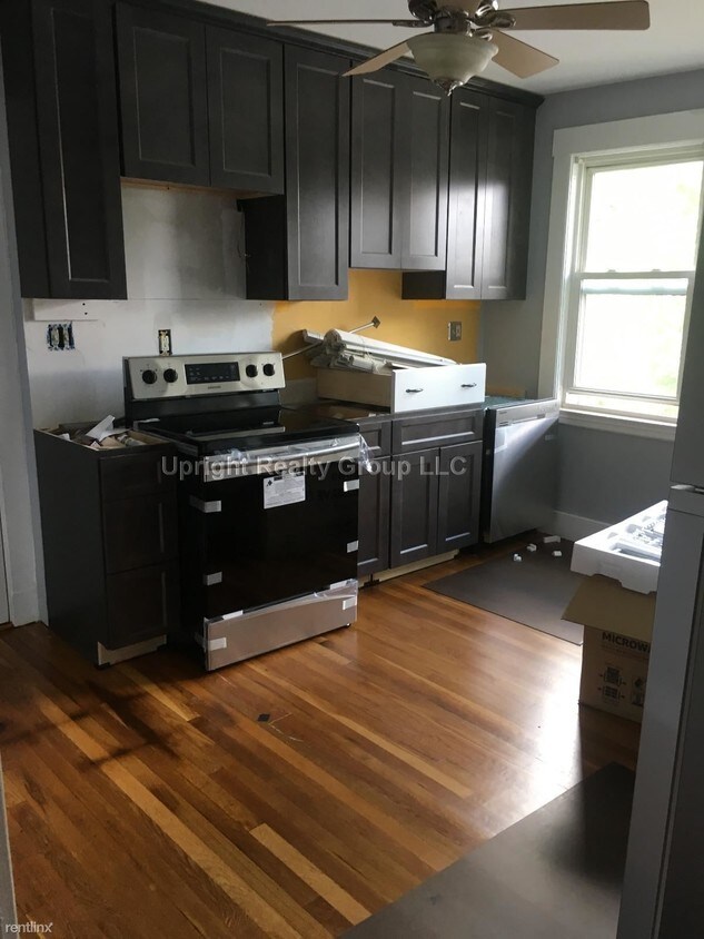 Primary Photo - 3 br, 1 bath Apartment - 152 Lake St # 2Y