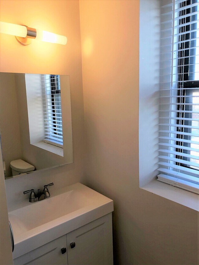 Building Photo - 90 Westland Ave