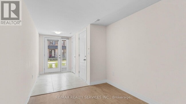 Building Photo - 585 Colborne St E