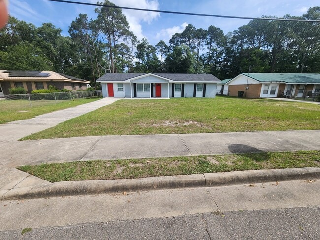 Building Photo - 535 Azalea St