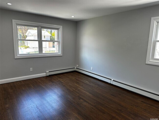 Building Photo - 56 Marwood Rd N
