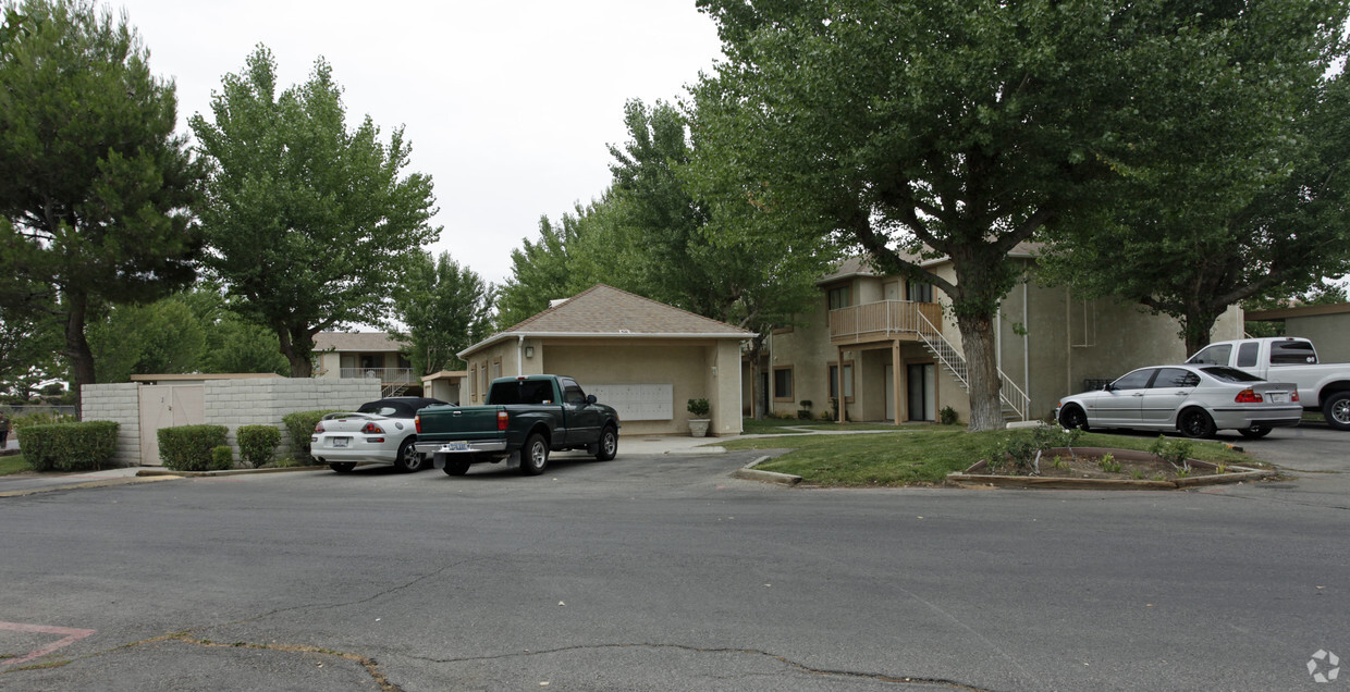 Building Photo - Summer Breeze Apartments