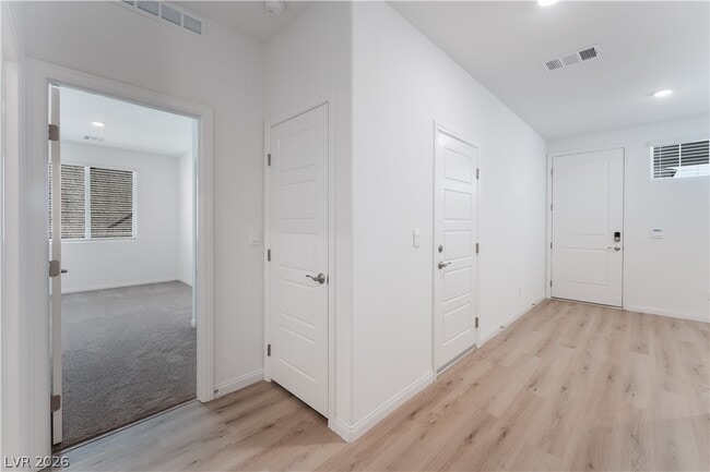 Building Photo - 6217 Seastrand St