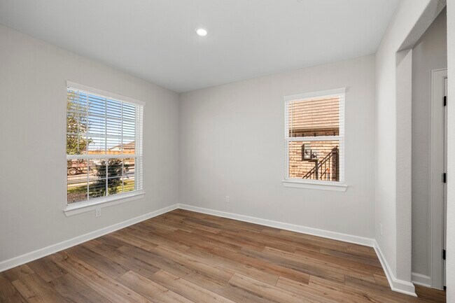 Building Photo - 3052 Sorrento Hl Dr