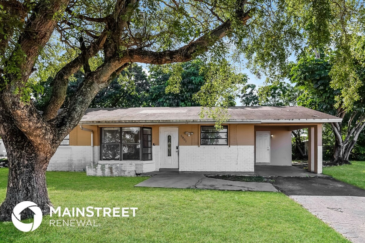 Primary Photo - 5801 Royal Palm Blvd
