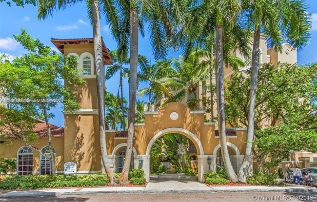 Building Photo - 19655 E Country Club Dr