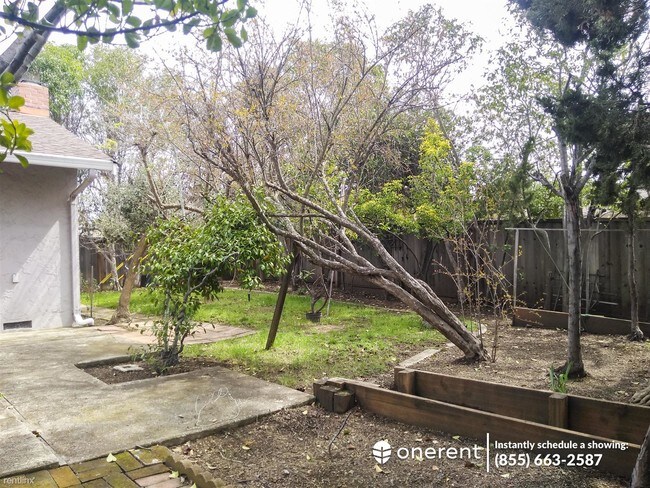 Building Photo - 3 br, 1.5 bath House - 4590 Westmont Ave -